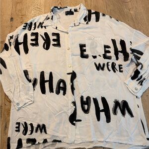 Bella Amore Italy loose fit graphic shirt WHO WHAT WHERE. L/XL